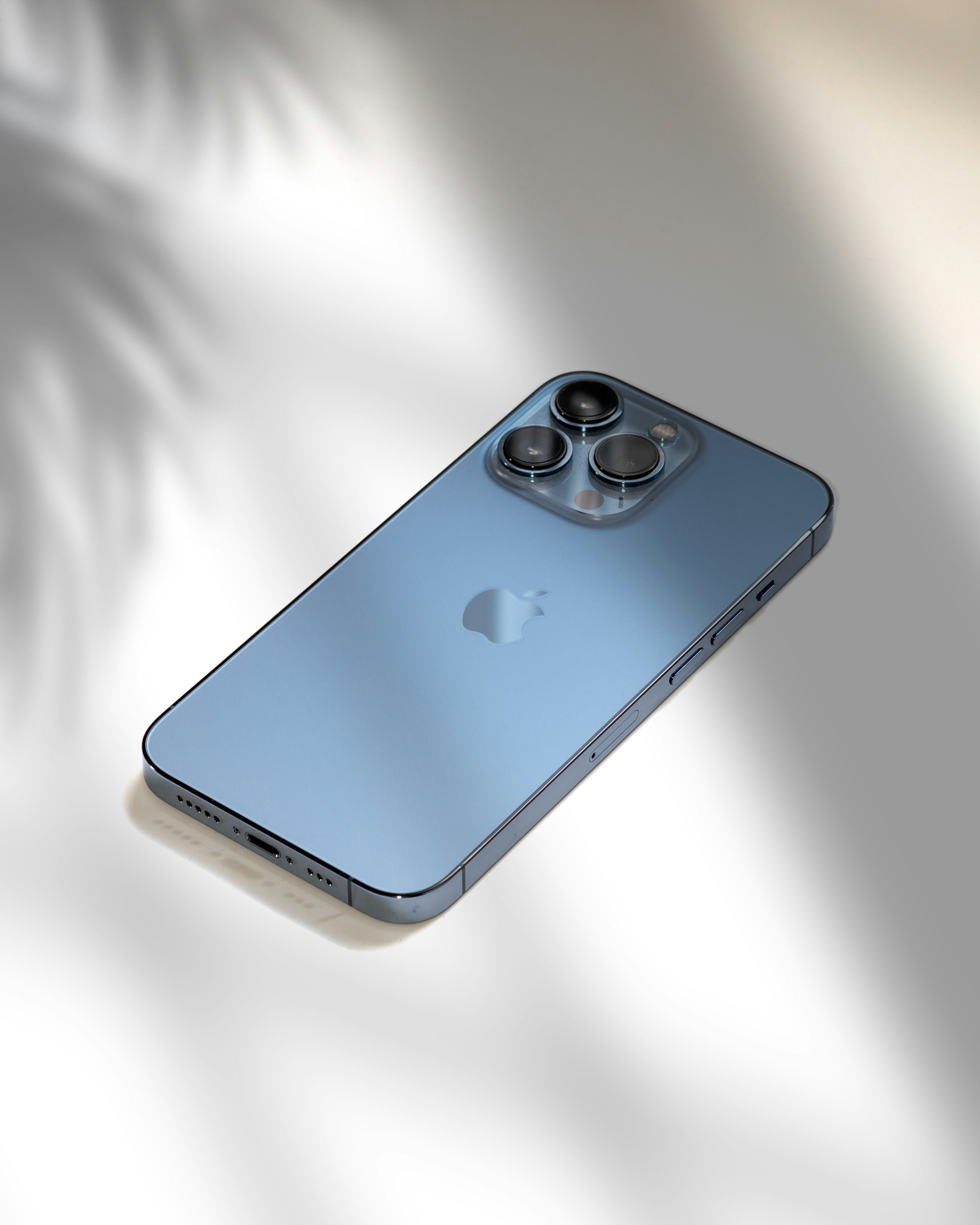 Apple iPhone 13 Pro – Écran 6,1″ Super Retina XDR, Puce A15, 5G